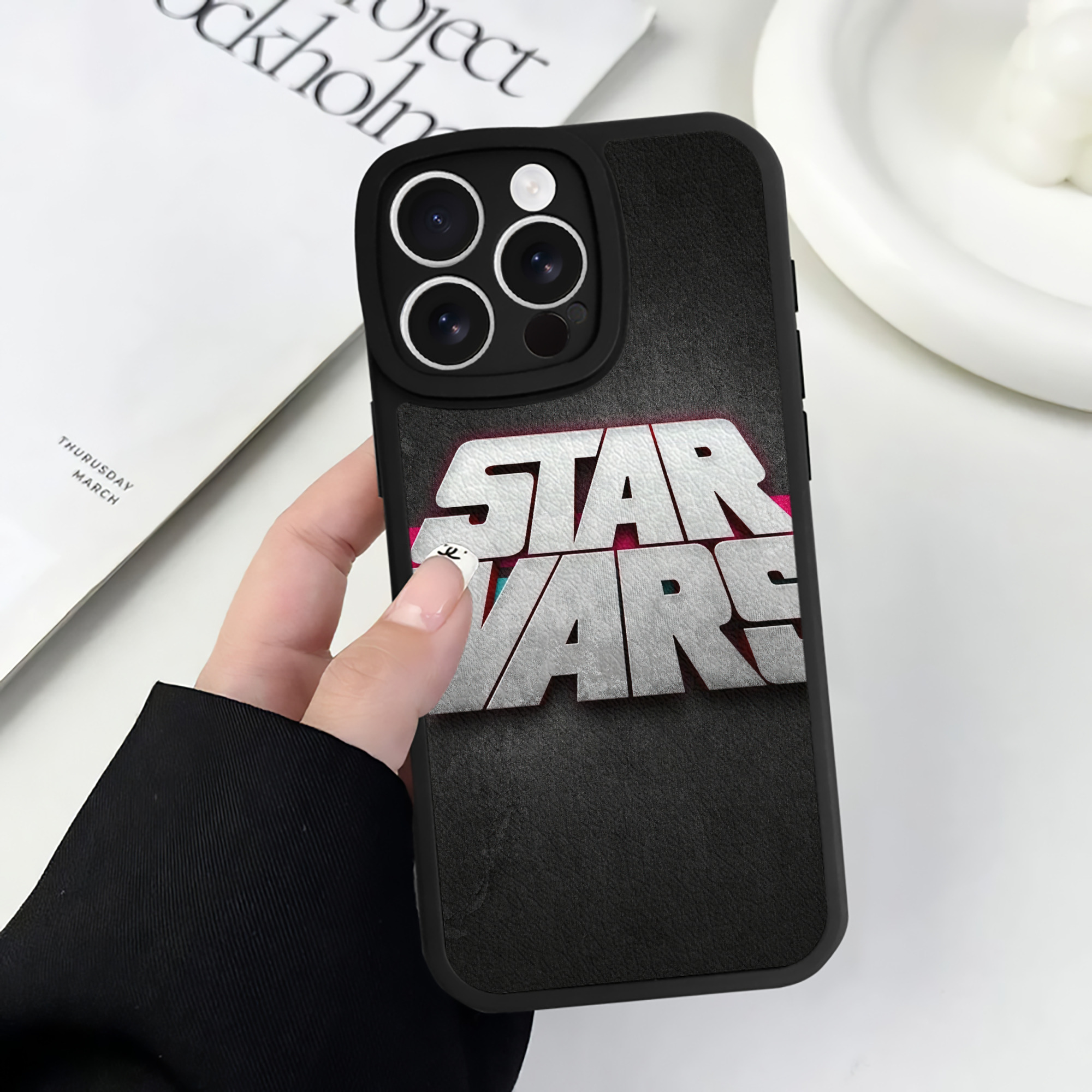 （画像用） スター・ウォーズ Star Wars 【iPhone 16シリーズ対応】シリコンスマホケース（レザー調） 材質：シリコン